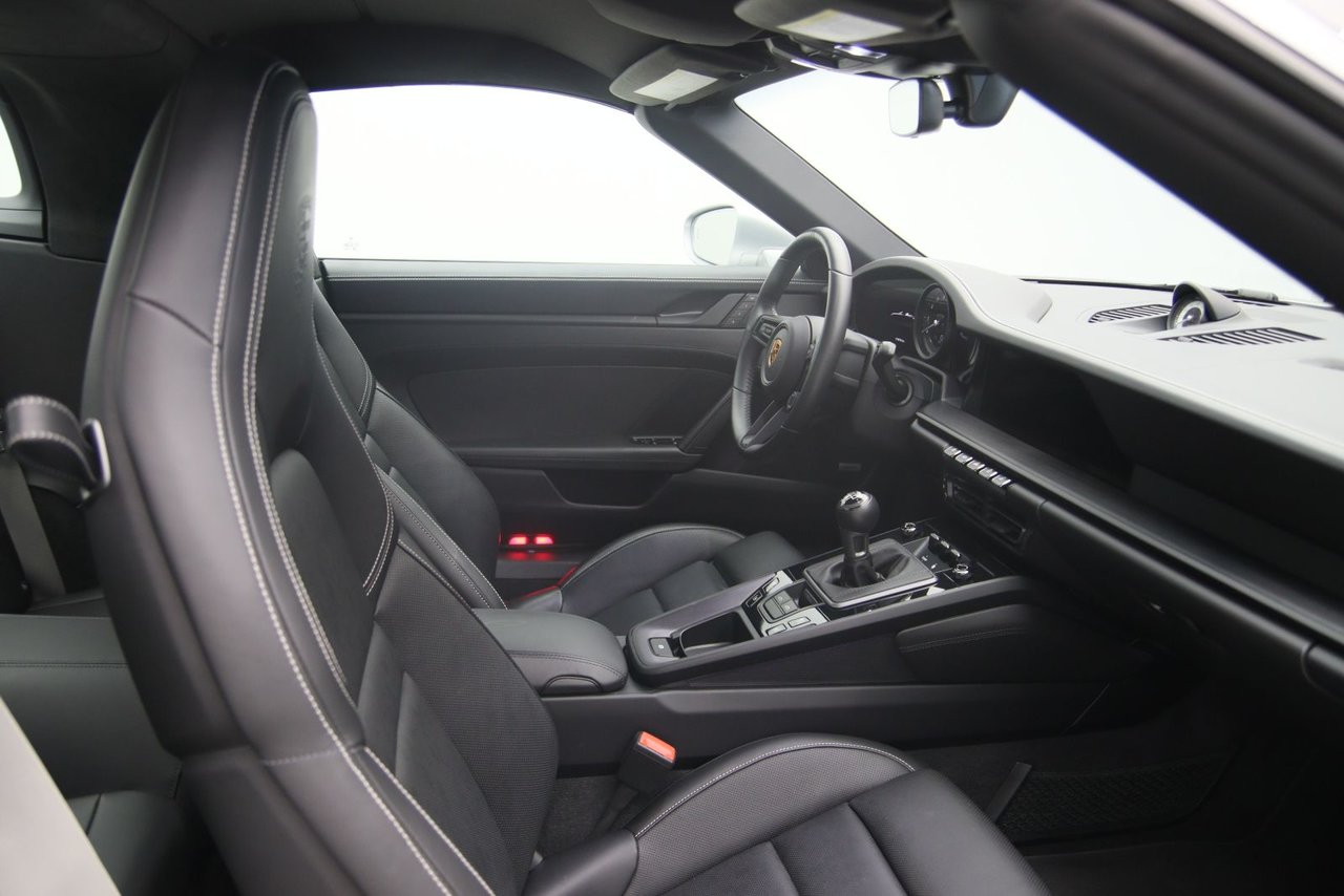 2022 Porsche 911 - Image 14