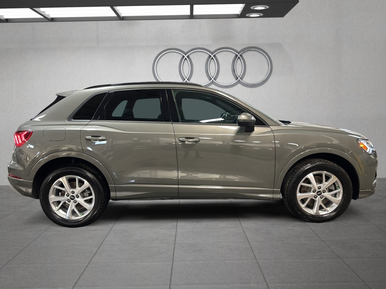 2023 Audi Q3 - Image 4