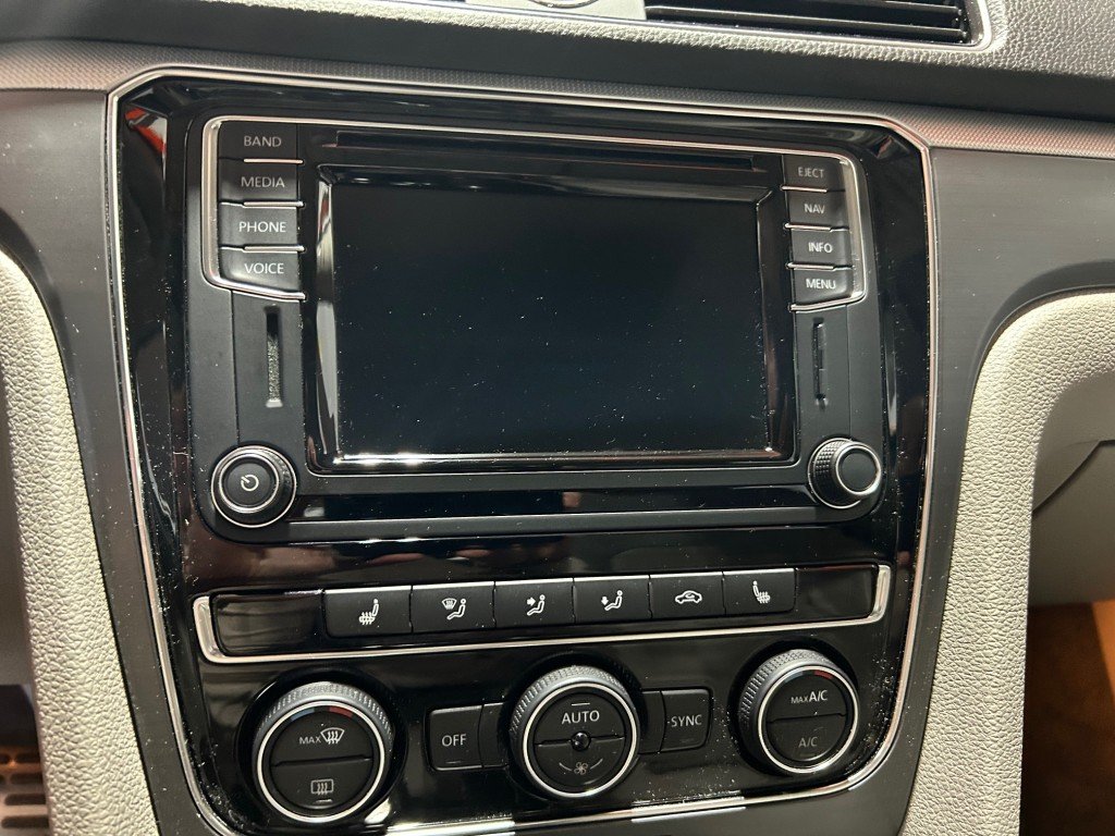 2017 Volkswagen PASSAT - Image 20