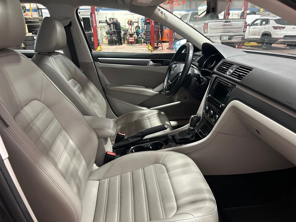 2017 Volkswagen PASSAT - Image 23