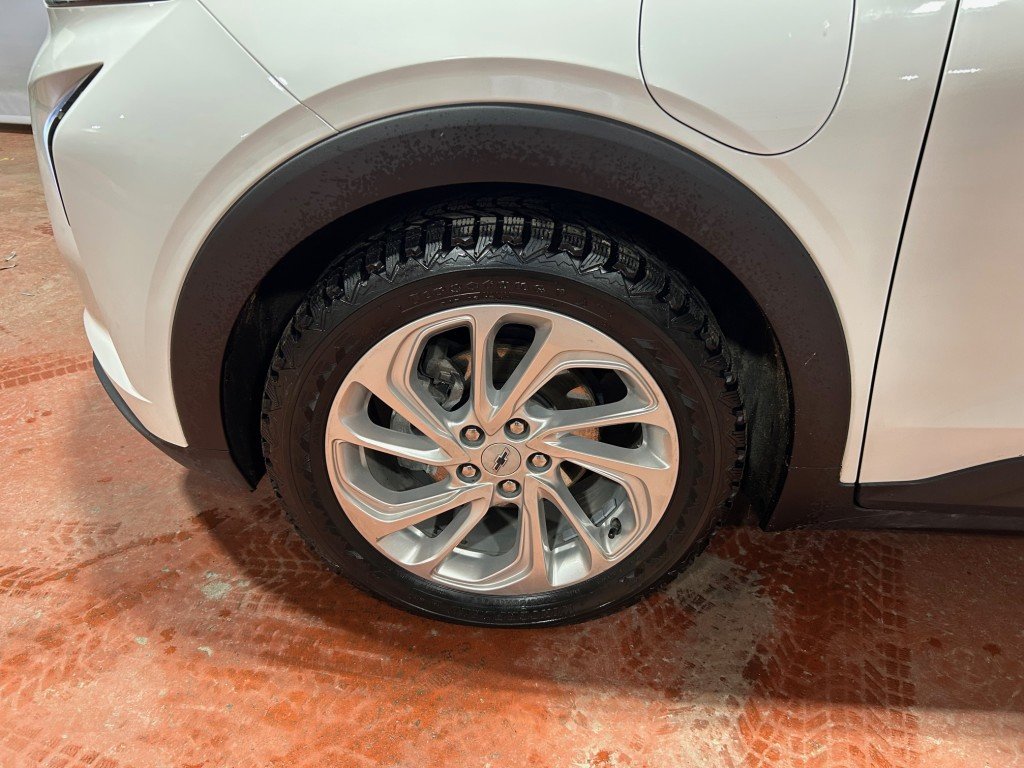 2023 Chevrolet Bolt - Image 3