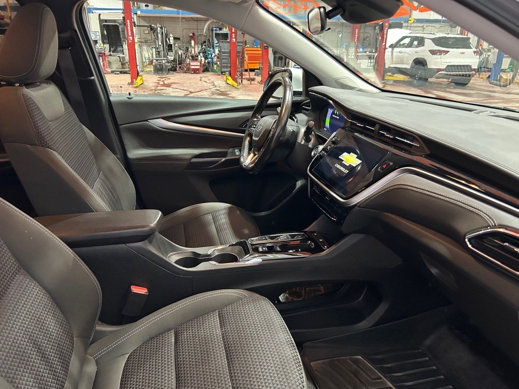 2023 Chevrolet Bolt - Image 16