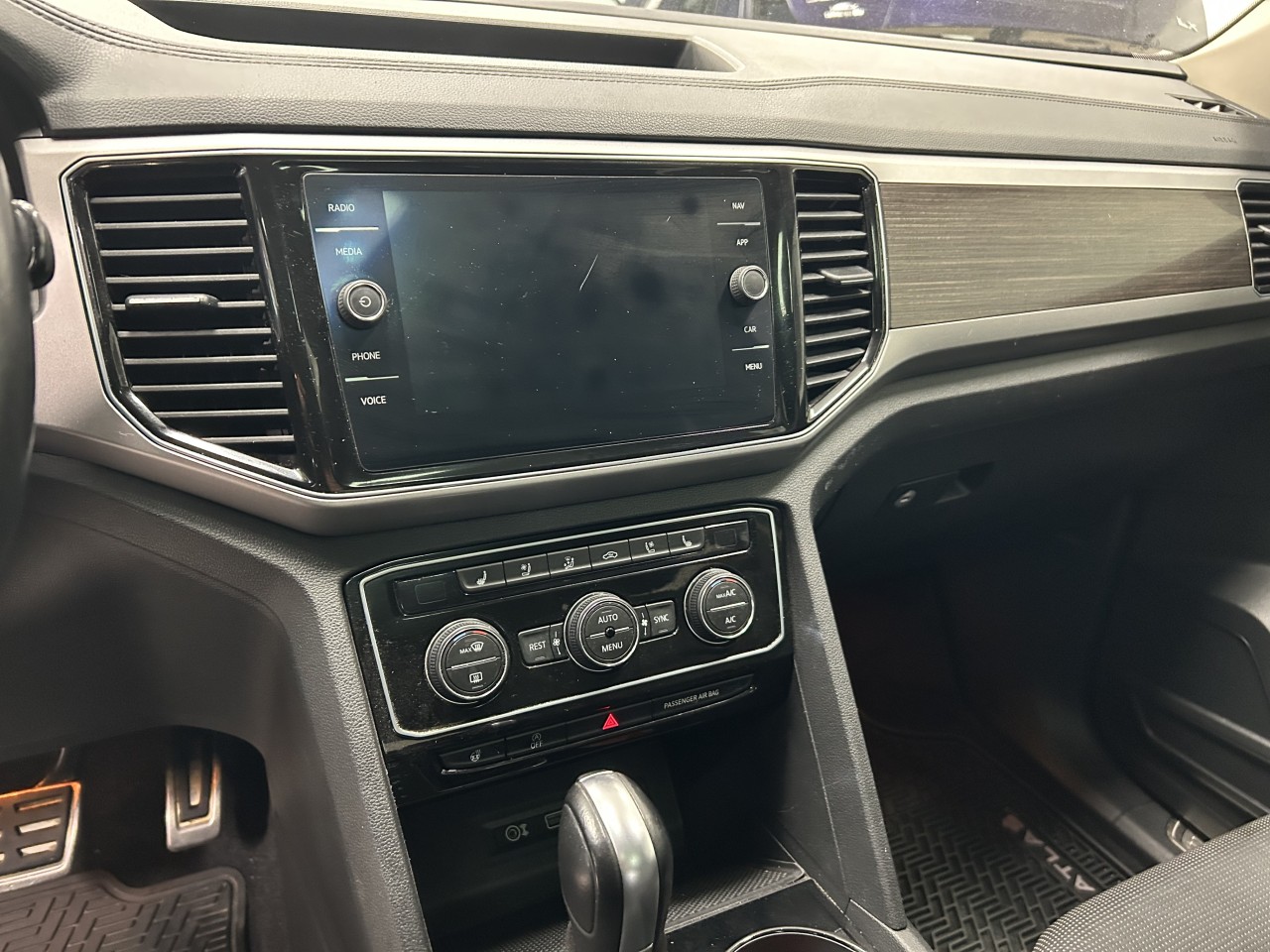 2018 Volkswagen Atlas - Image 12