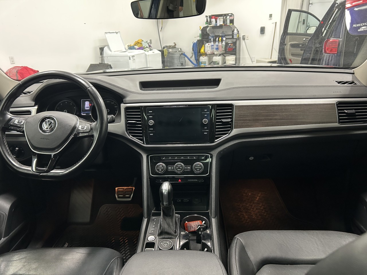 2018 Volkswagen Atlas - Image 18