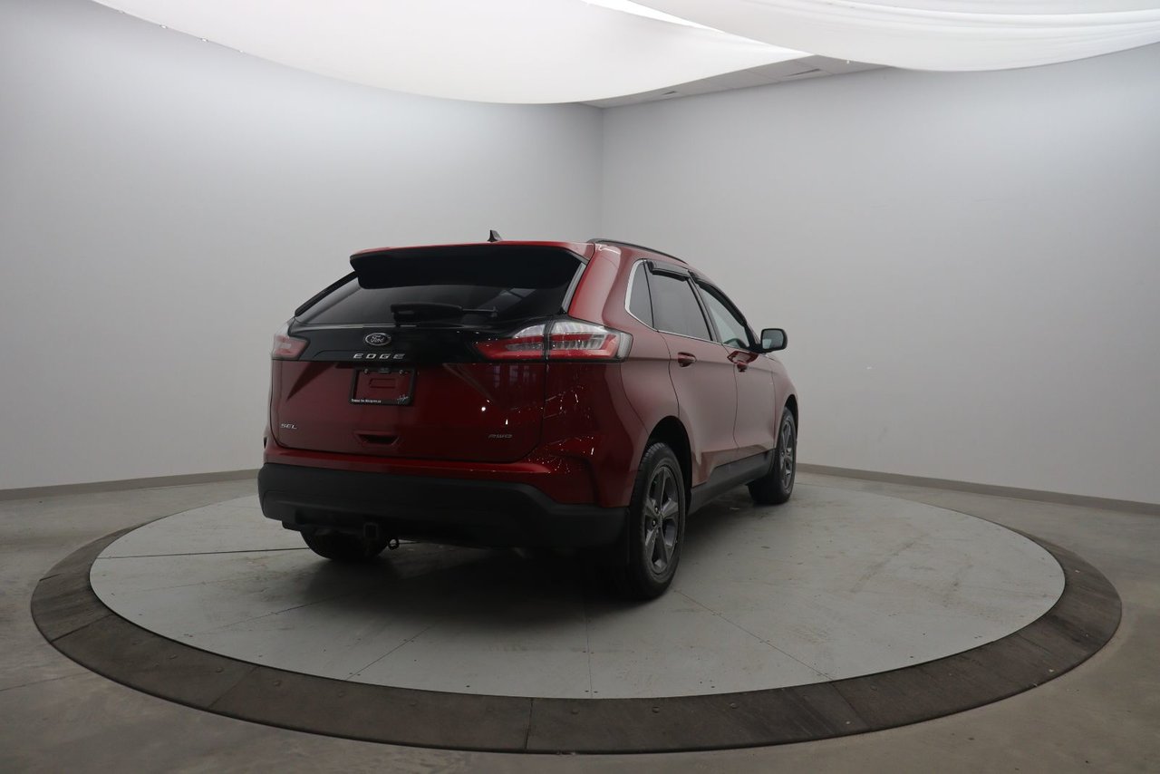 2022 Ford Edge - Image 4