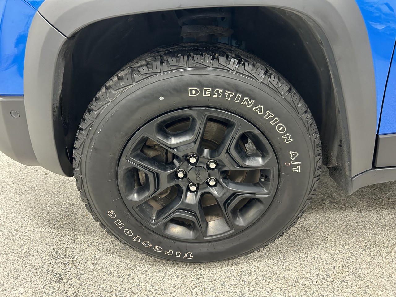 2023 Jeep Cherokee - Image 8