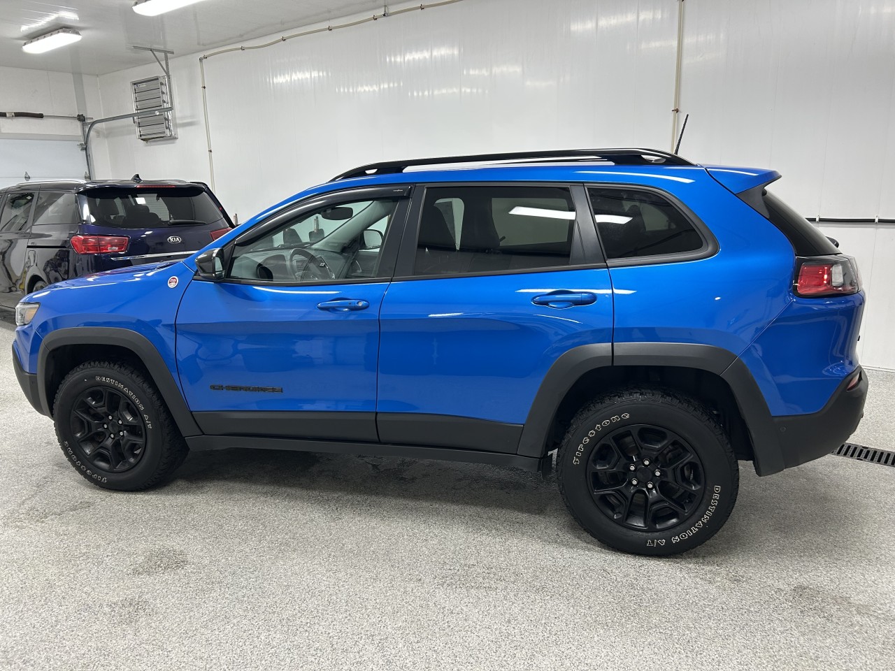 2023 Jeep Cherokee - Image 9