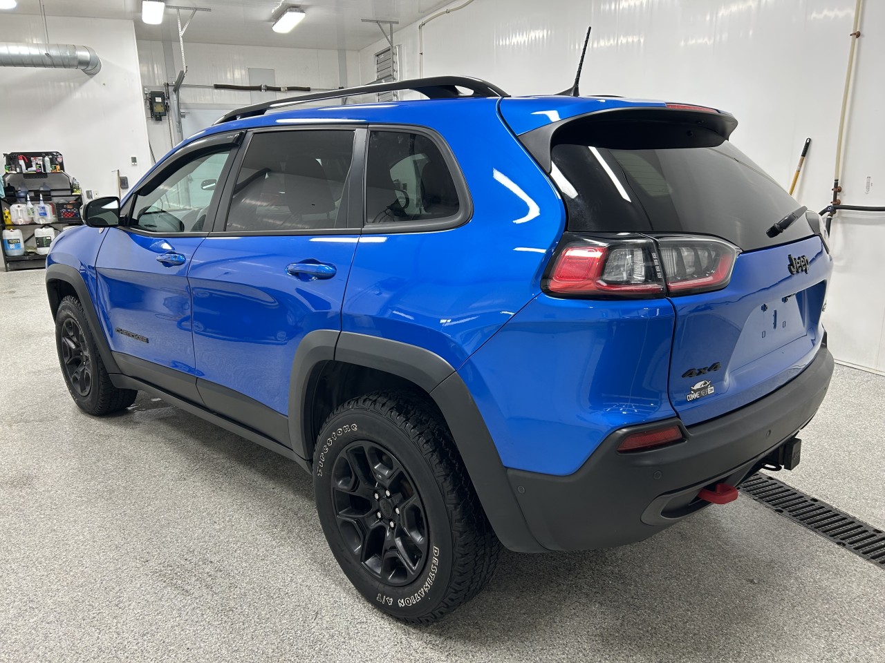 2023 Jeep Cherokee - Image 11