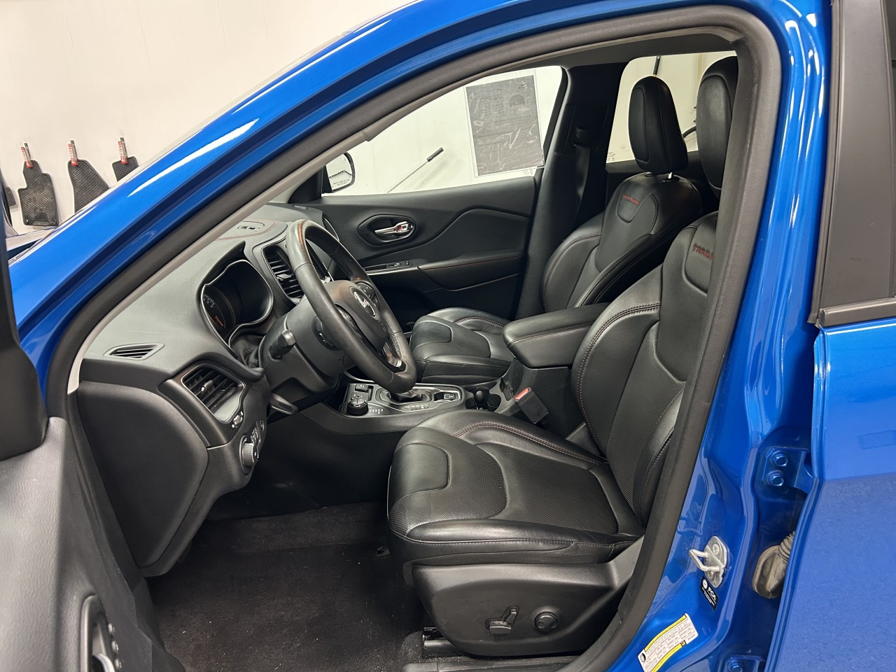 2023 Jeep Cherokee - Image 15