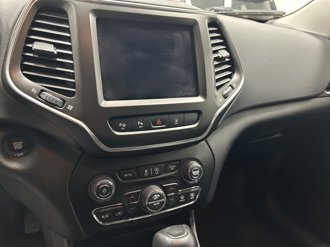 2023 Jeep Cherokee - Image 18