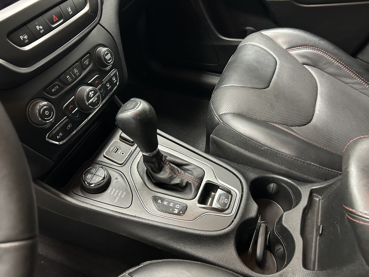 2023 Jeep Cherokee - Image 19