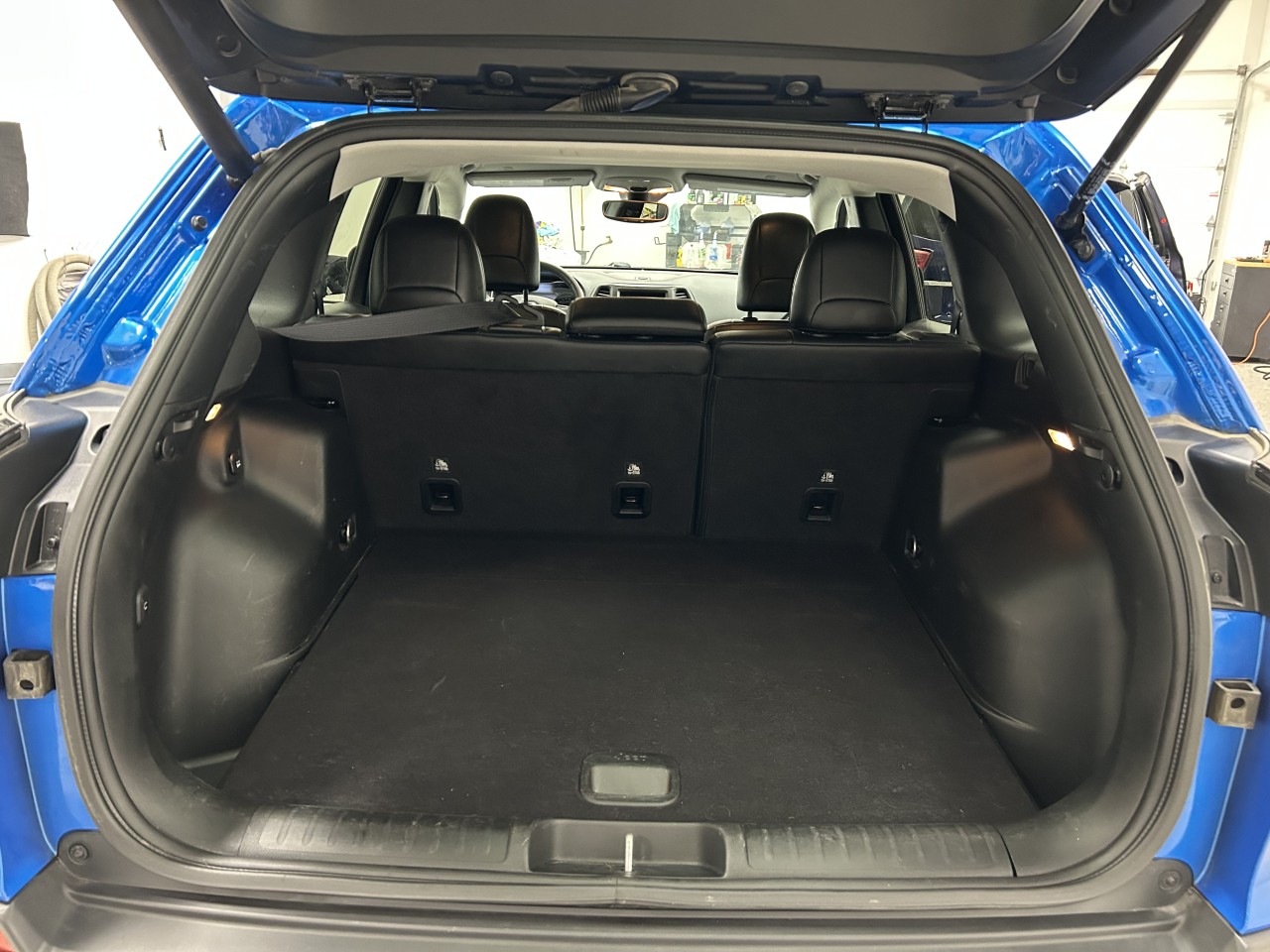 2023 Jeep Cherokee - Image 21