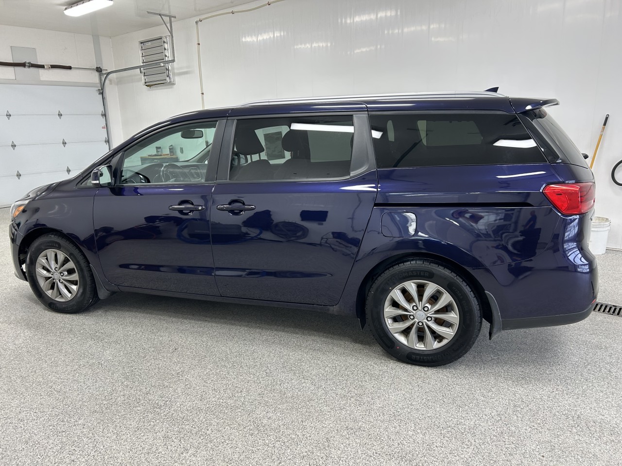 2020 Kia Sedona - Image 9