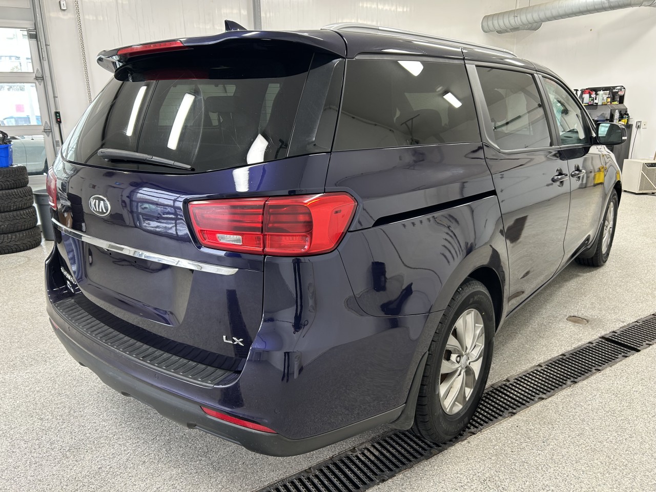 2020 Kia Sedona - Image 12