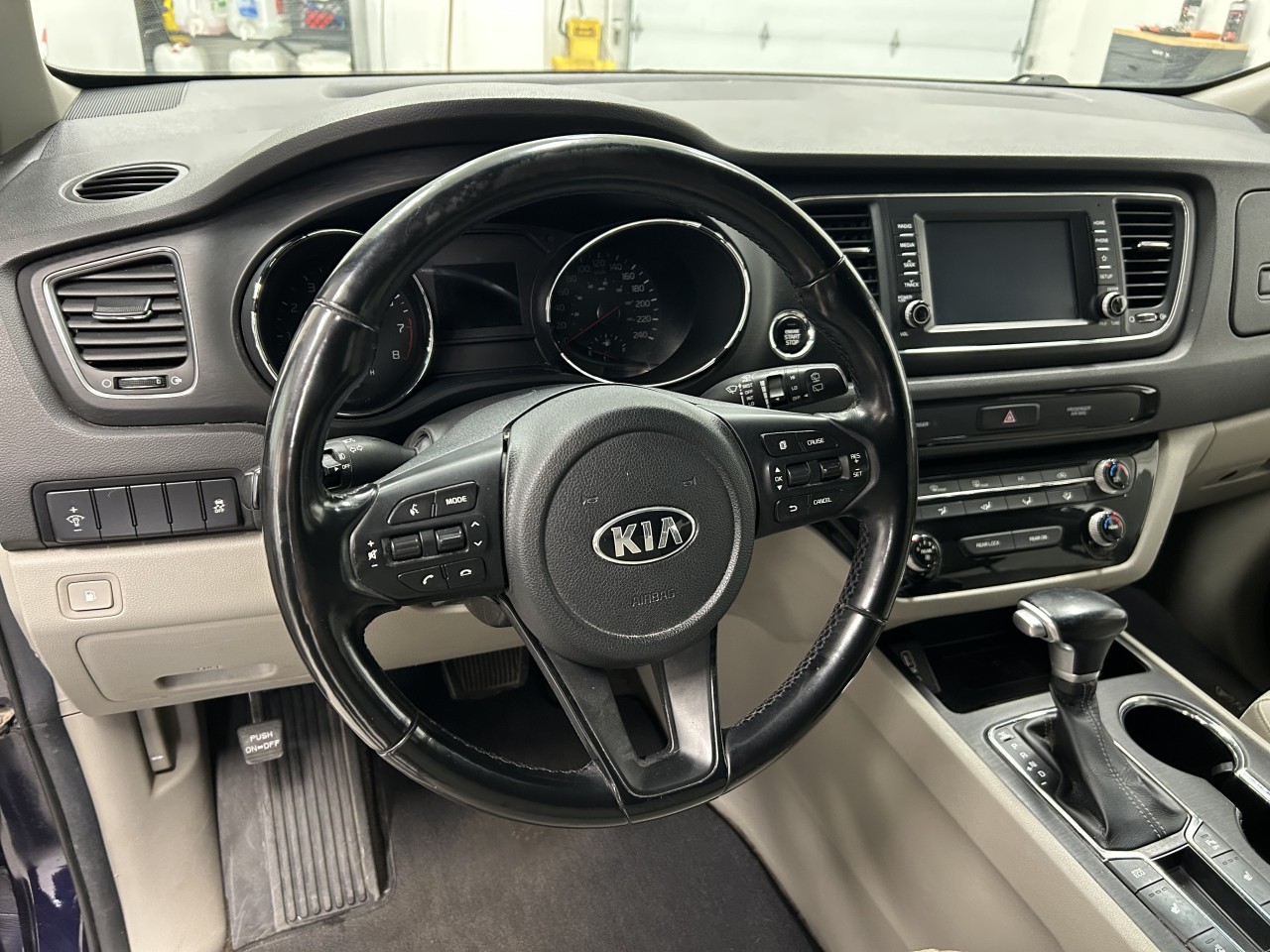 2020 Kia Sedona - Image 17