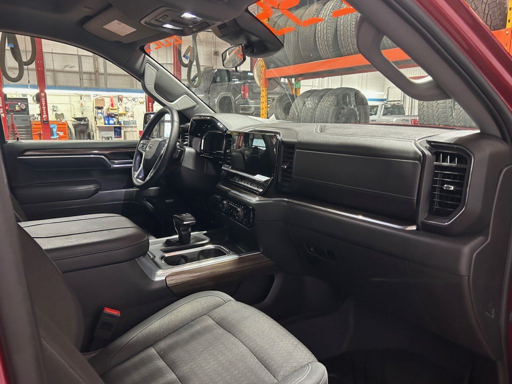 2023 Chevrolet Silverado 1500 - Image 24