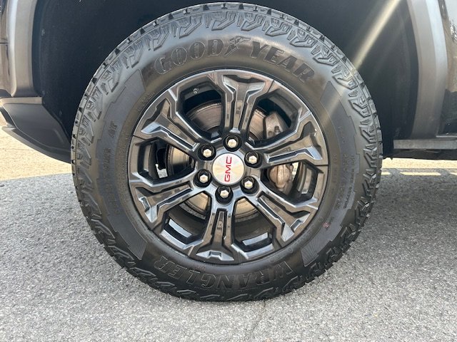 2023 GMC CANYON - Image 17