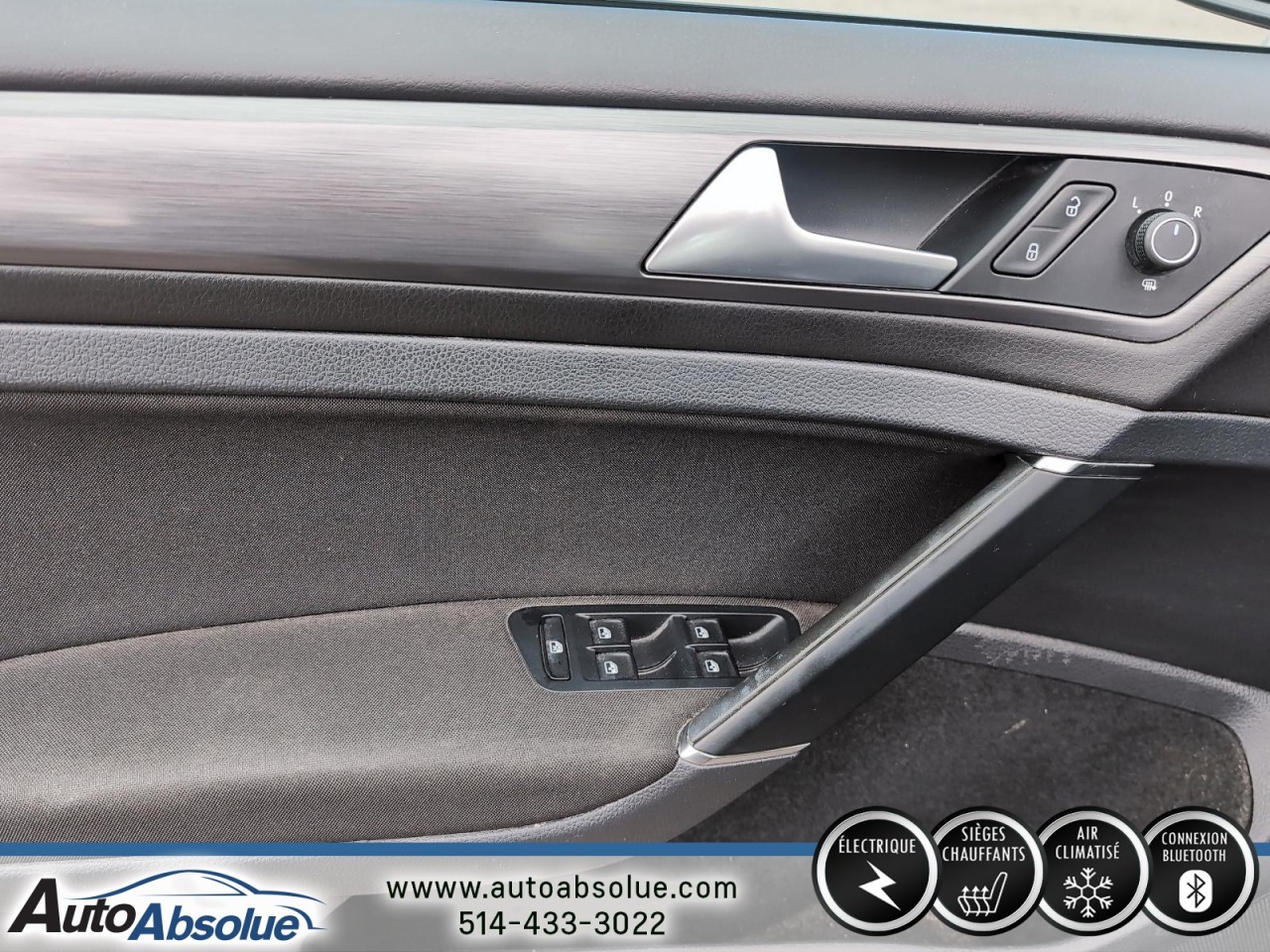 2017 Volkswagen e-Golf - Image 11