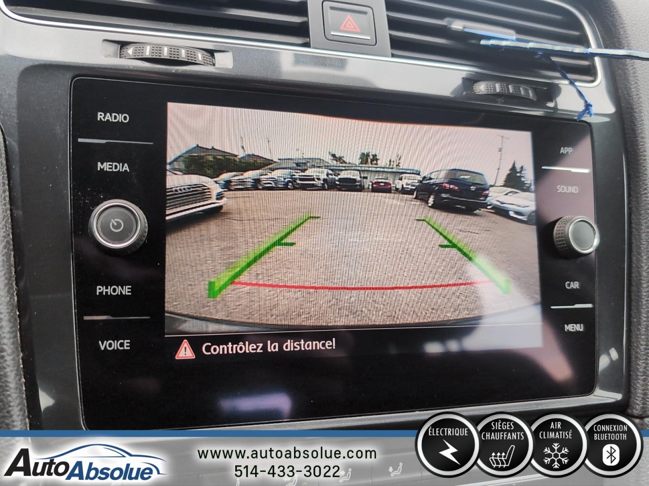 2017 Volkswagen e-Golf - Image 16