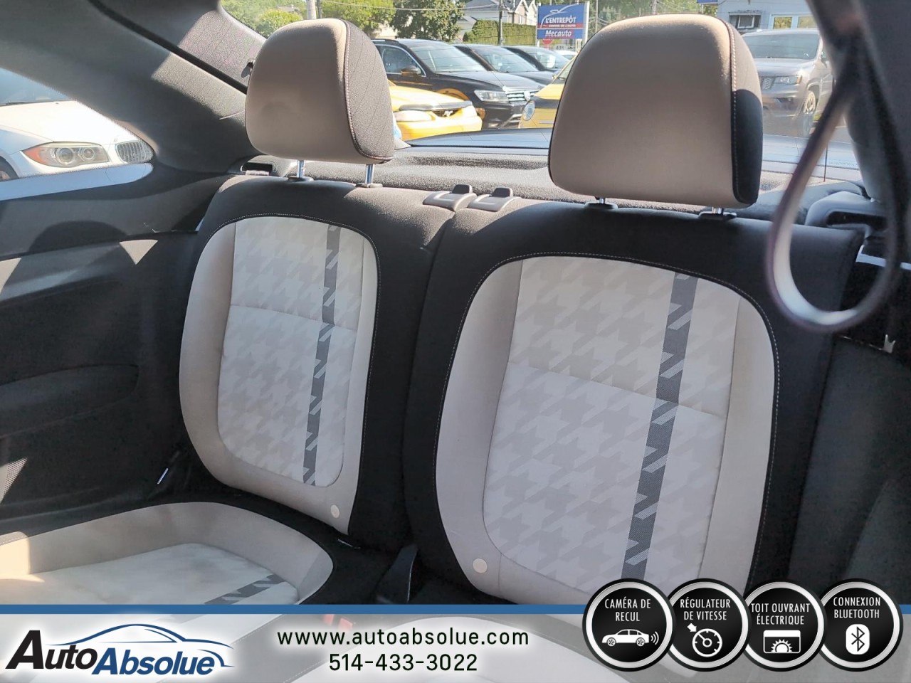 2018 Volkswagen Beetle - Image 6