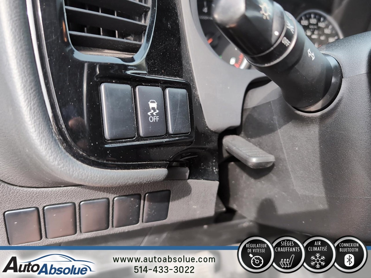 2016 Mitsubishi Outlander - Image 18