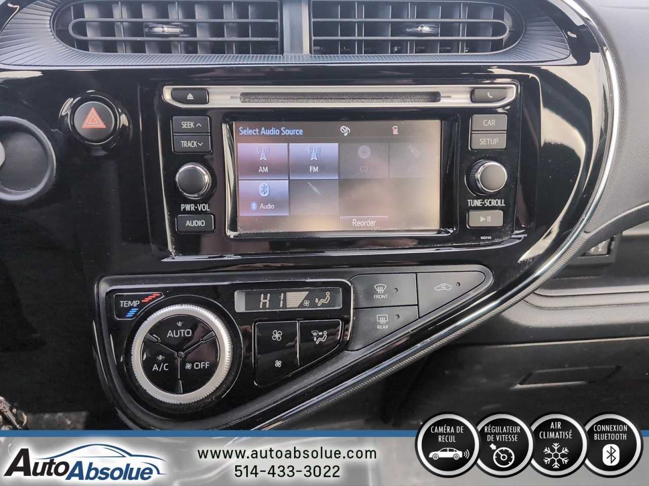 2018 Toyota Prius C - Image 13