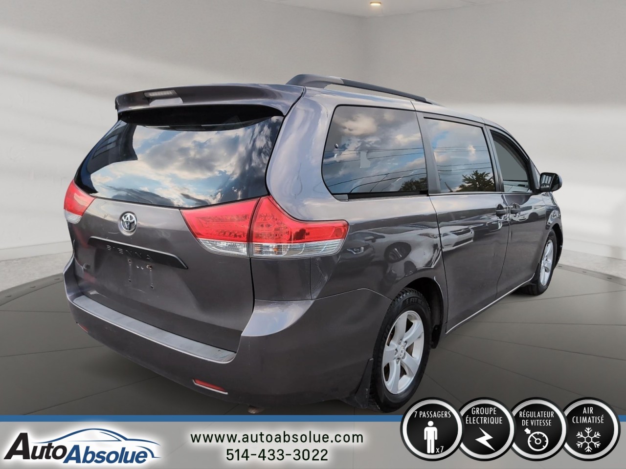 2011 Toyota Sienna - Image 3