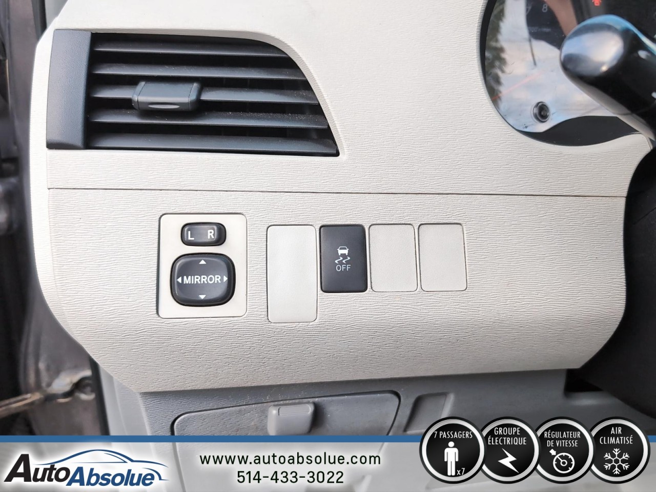 2011 Toyota Sienna - Image 16