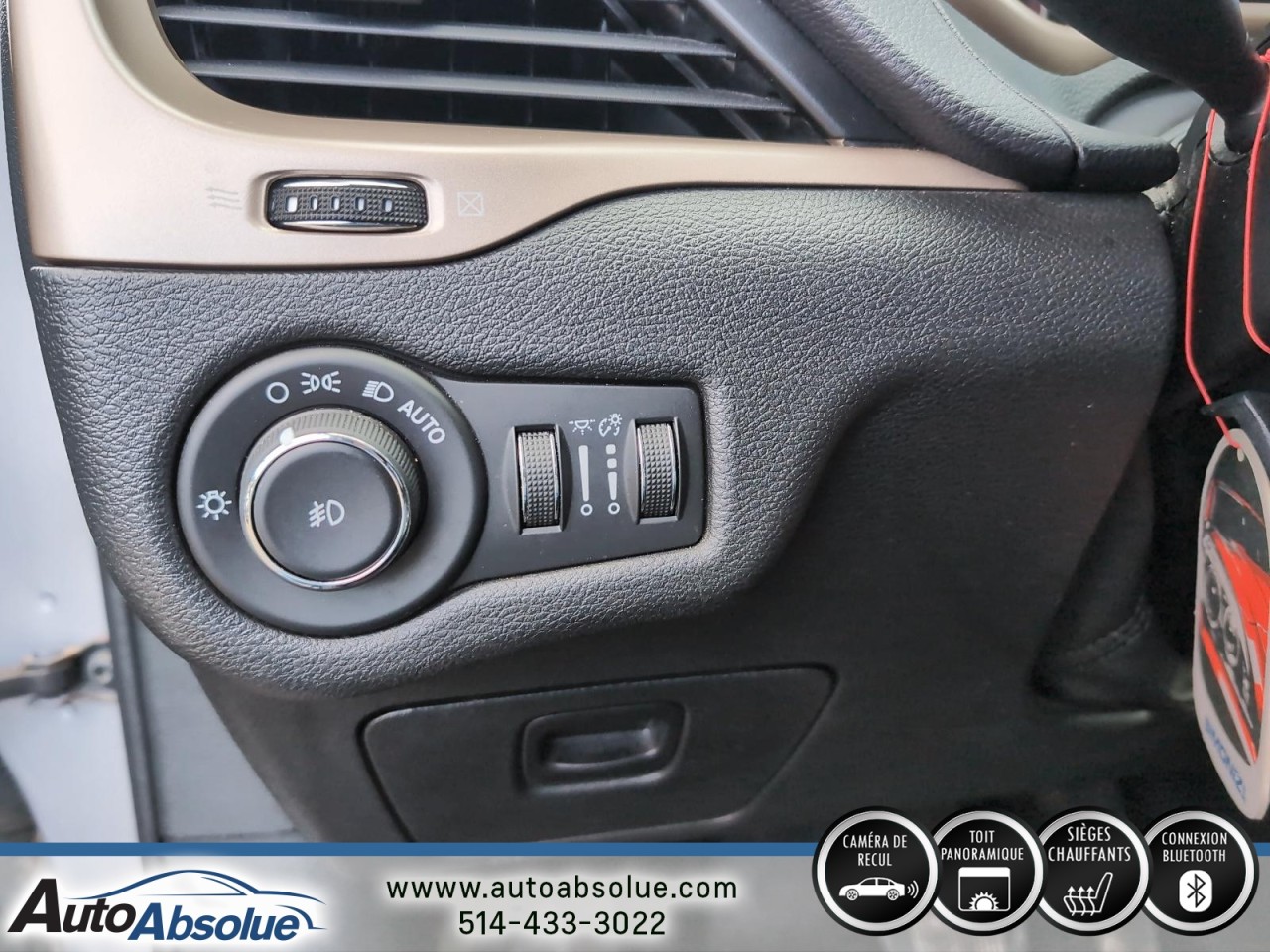 2017 Jeep Cherokee - Image 16