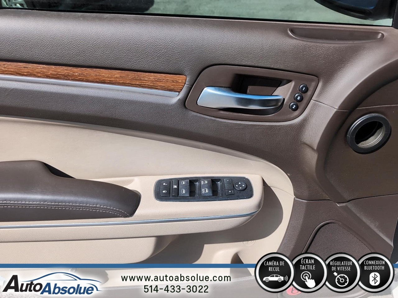 2013 Chrysler 300 - Image 11