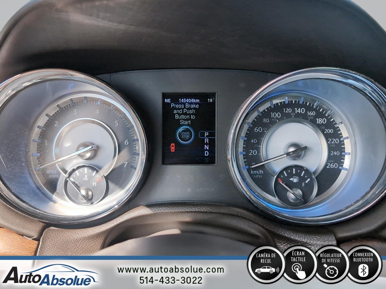 2013 Chrysler 300 - Image 13