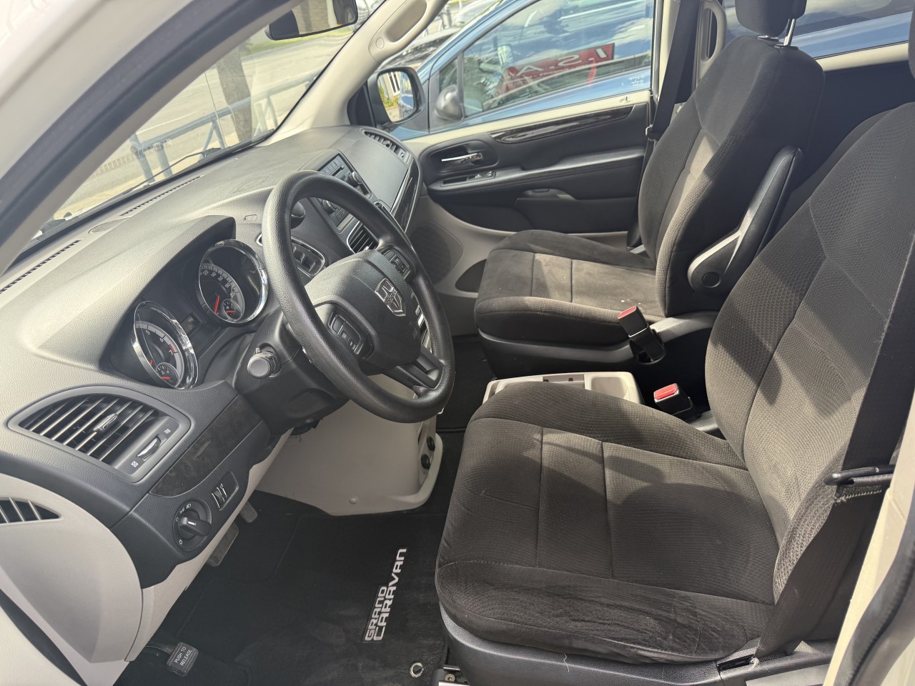 2013 Dodge Grand Caravan - Image 9