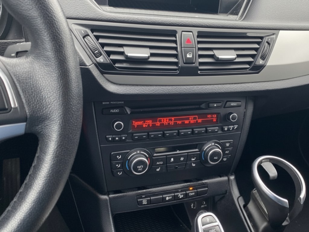 2015 BMW X1 - Image 9