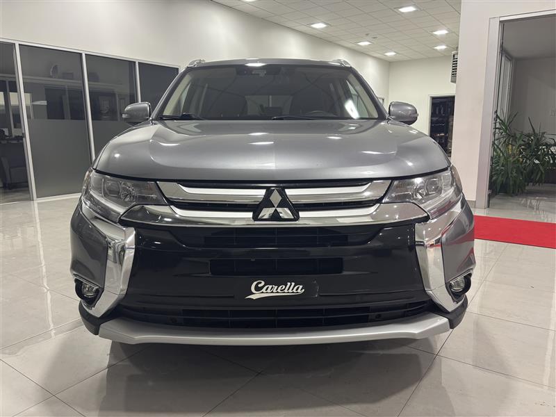 2018 Mitsubishi Outlander - Image 3