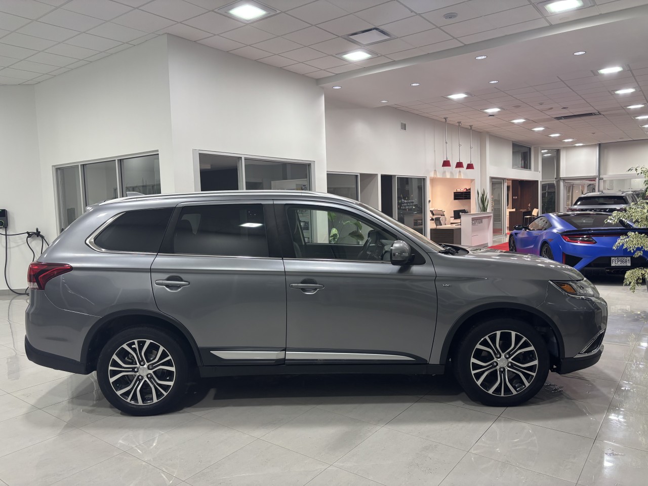 2018 Mitsubishi Outlander - Image 5