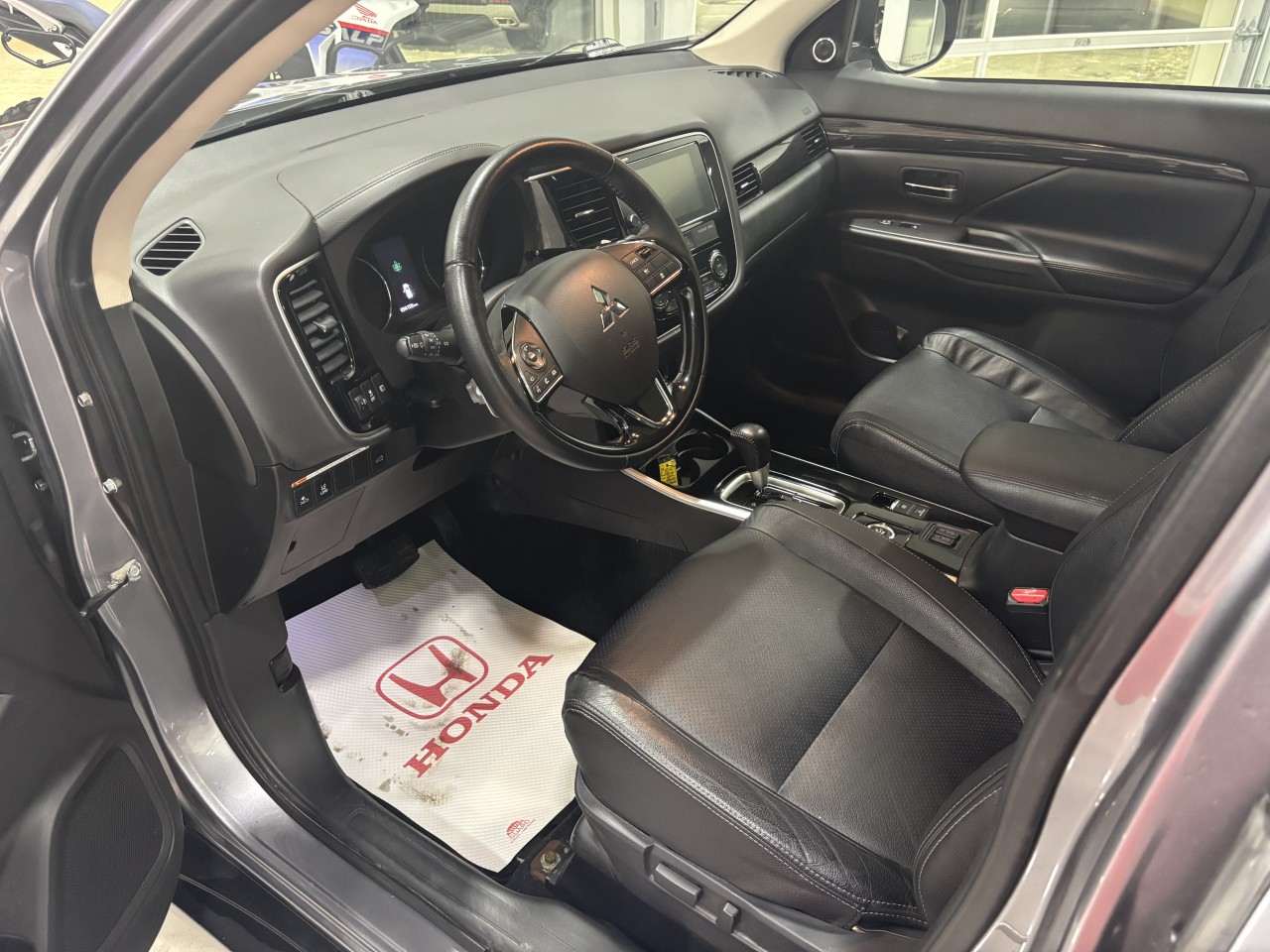 2018 Mitsubishi Outlander - Image 10