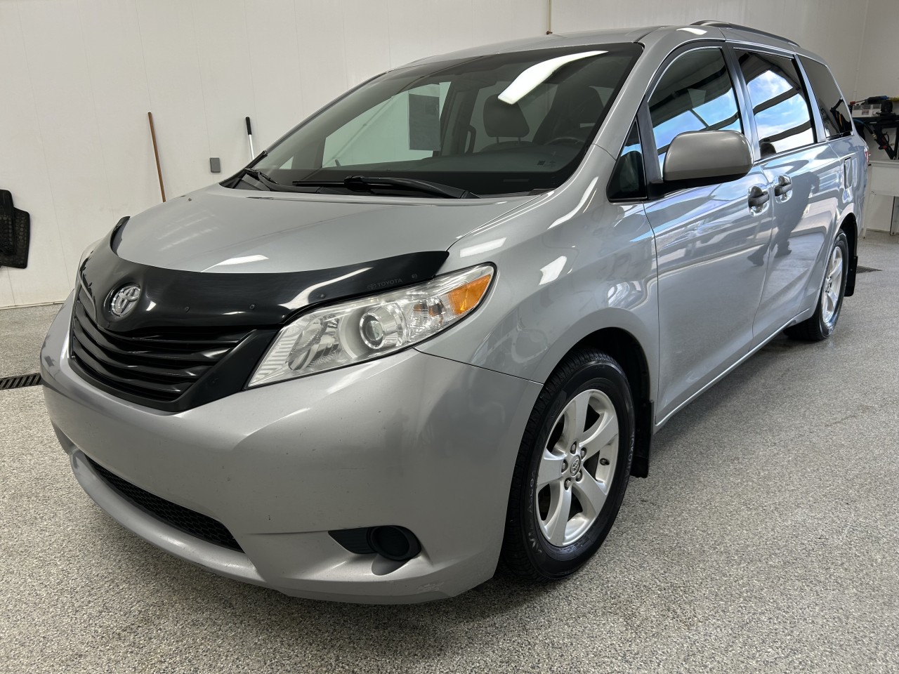 2017 Toyota Sienna - Image 5