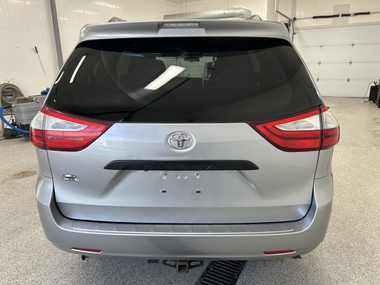 2017 Toyota Sienna - Image 8