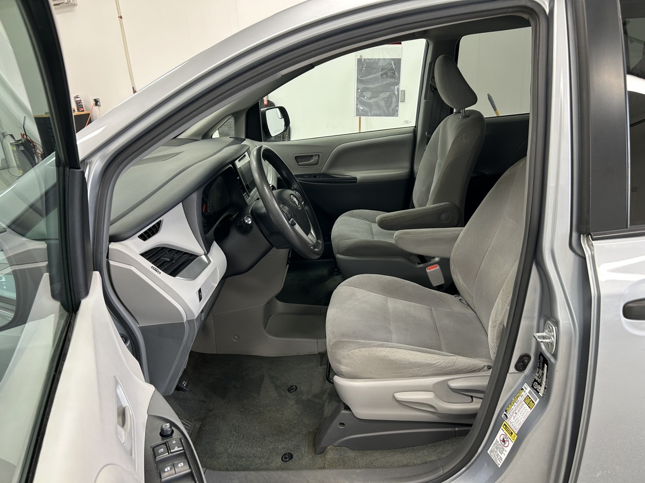 2017 Toyota Sienna - Image 13