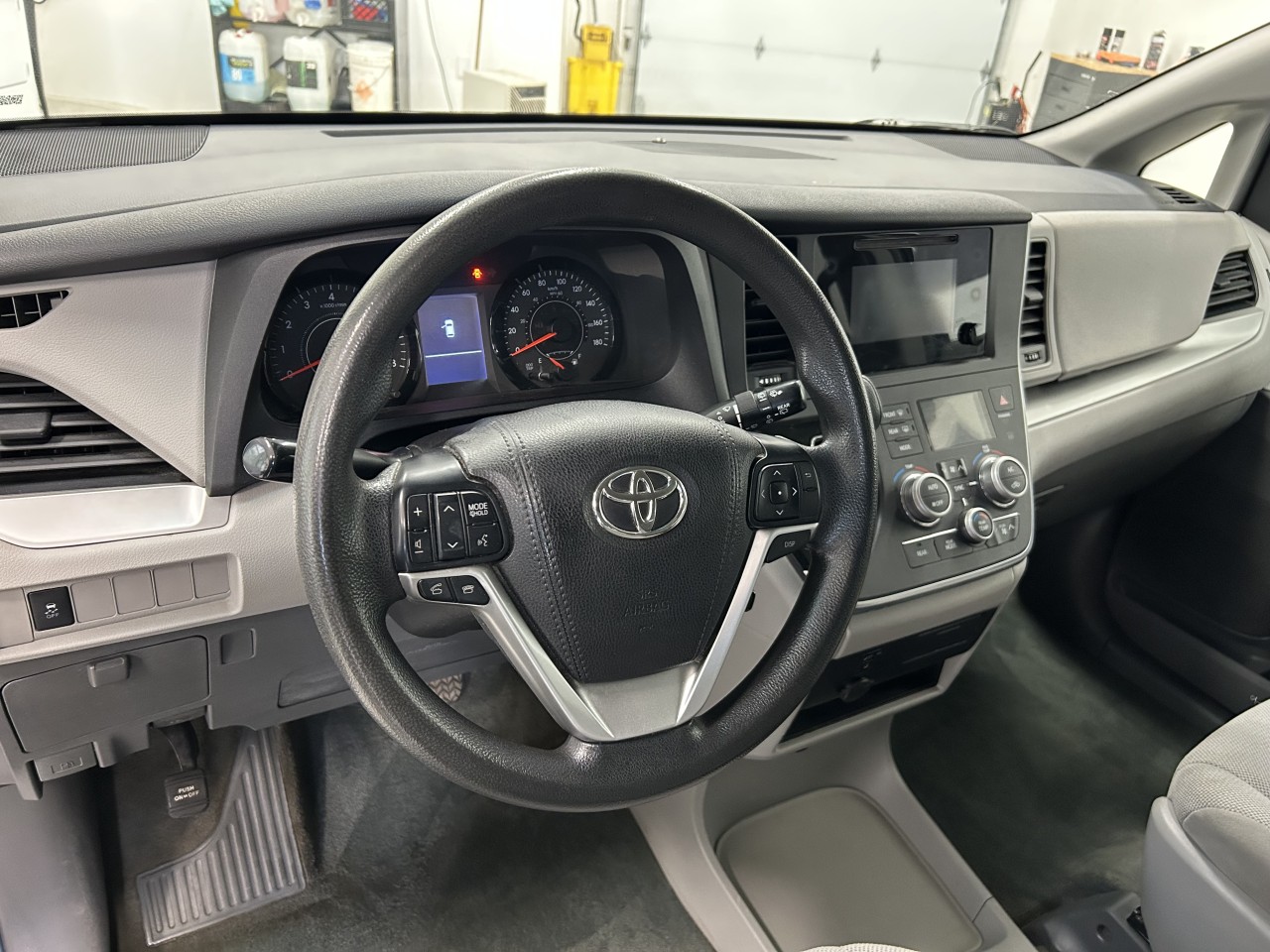 2017 Toyota Sienna - Image 15