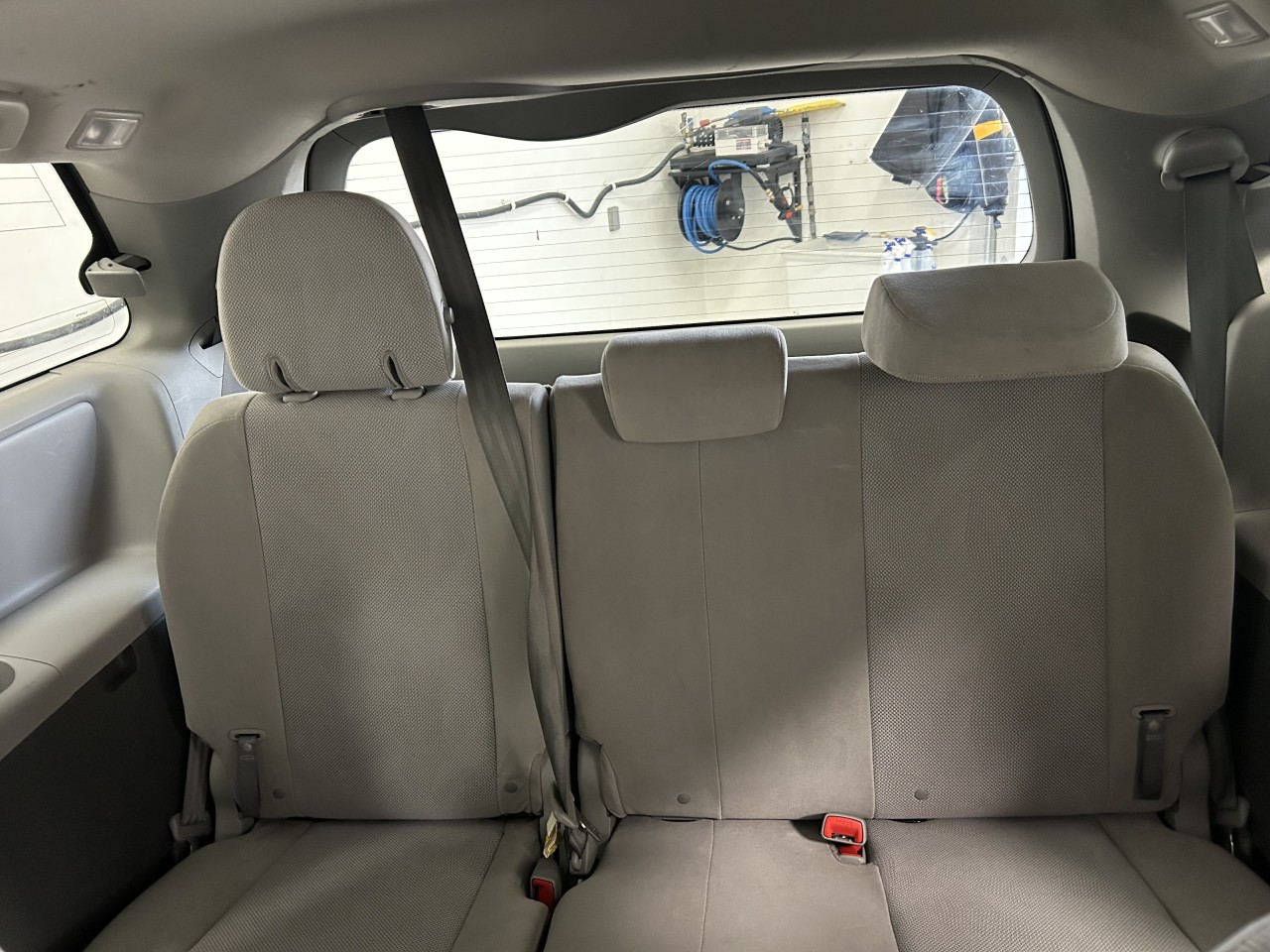 2017 Toyota Sienna - Image 16