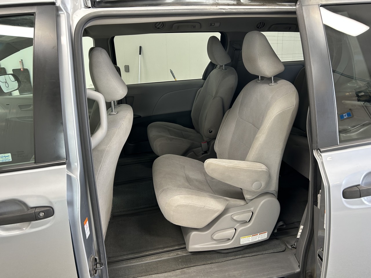 2017 Toyota Sienna - Image 17