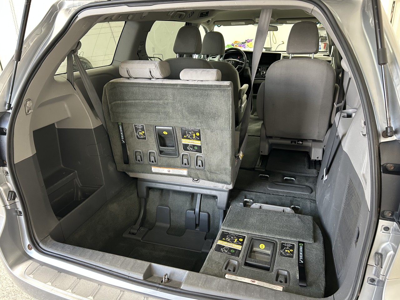 2017 Toyota Sienna - Image 19