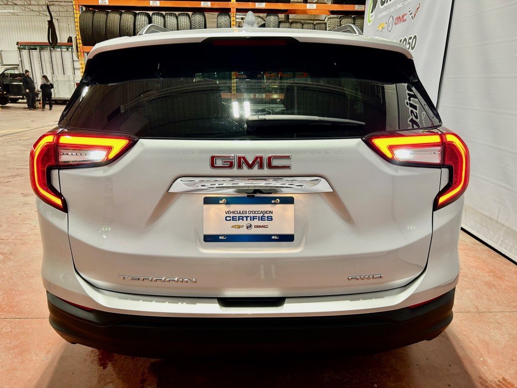 2022 GMC TERRAIN - Image 13