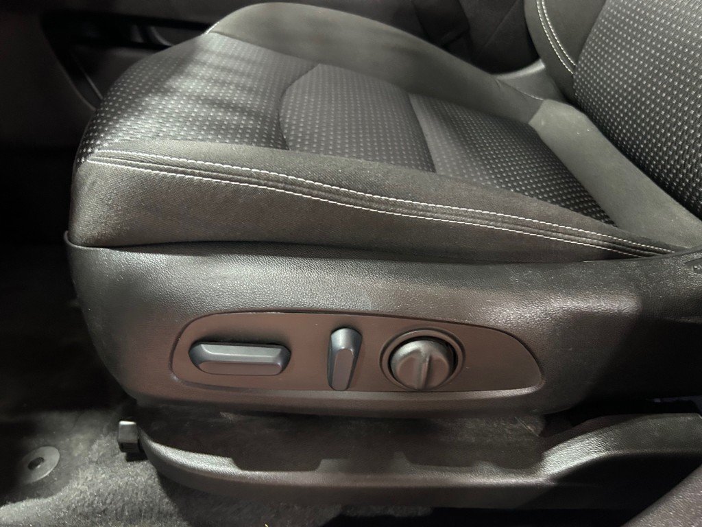 2022 GMC TERRAIN - Image 17