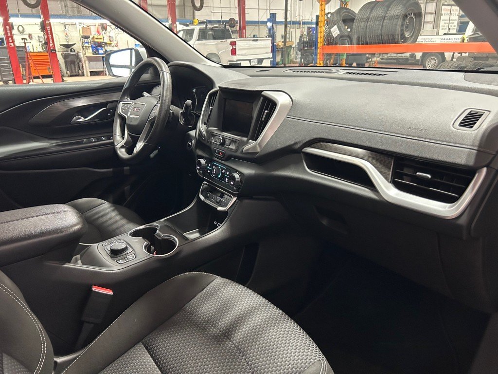 2022 GMC TERRAIN - Image 22