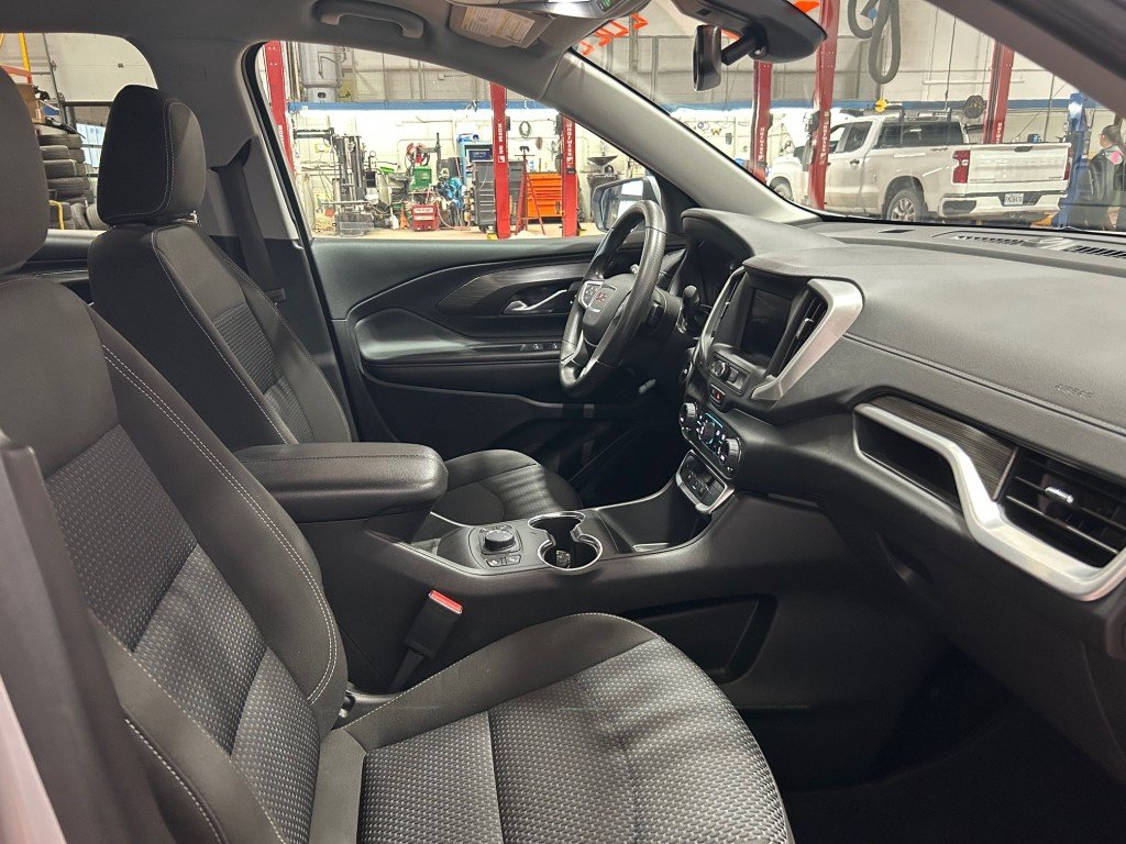 2022 GMC TERRAIN - Image 23