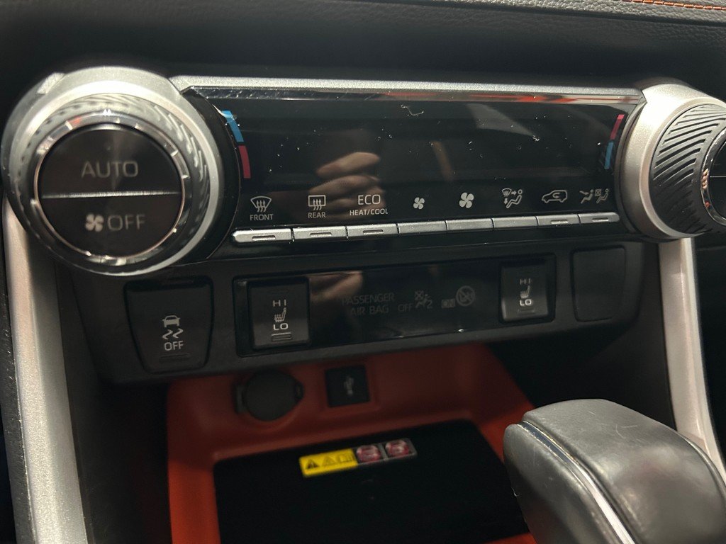 2022 Toyota RAV4 - Image 22