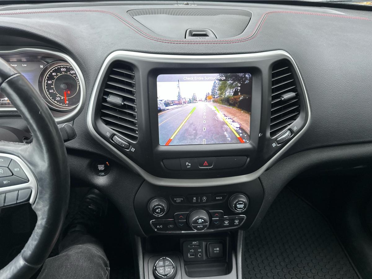 2018 Jeep Cherokee - Image 16