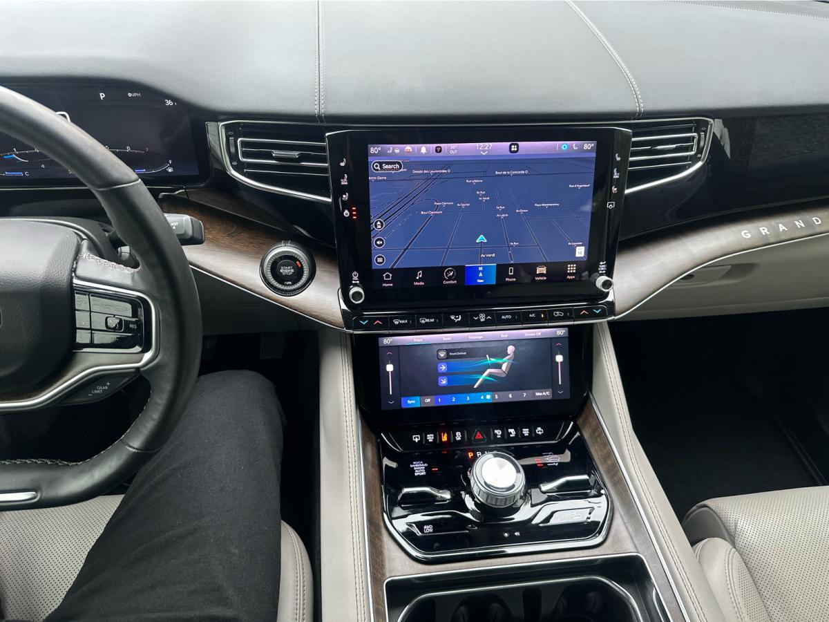 2022 Jeep Grand Wagoneer - Image 15